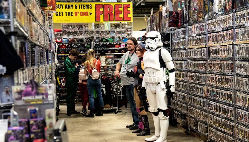 Two Comic Con attendees dressed up as Deadpool taking a selfie
